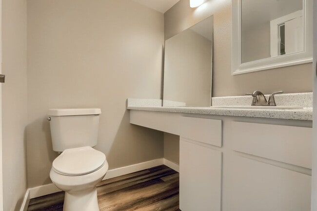 Building Photo - 2 Bedroom condo  with a loft in Littleton