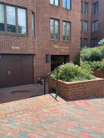 Building Photo - 1045 31st St NW