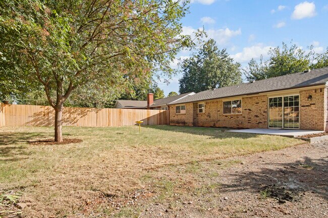 Building Photo - 625 Hawthorne Pl
