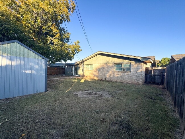 Building Photo - Newly-updated, 3-bedroom near LCU!