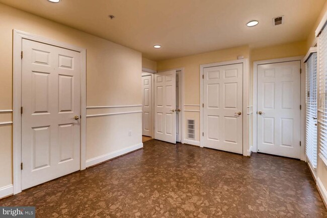 Building Photo - 1290 Harbor Island Walk