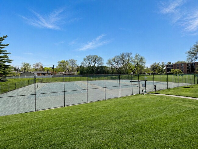 Building Photo - 1615 E Central Rd