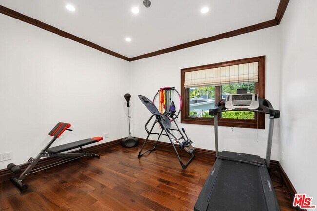 Building Photo - 2108 San Ysidro Dr