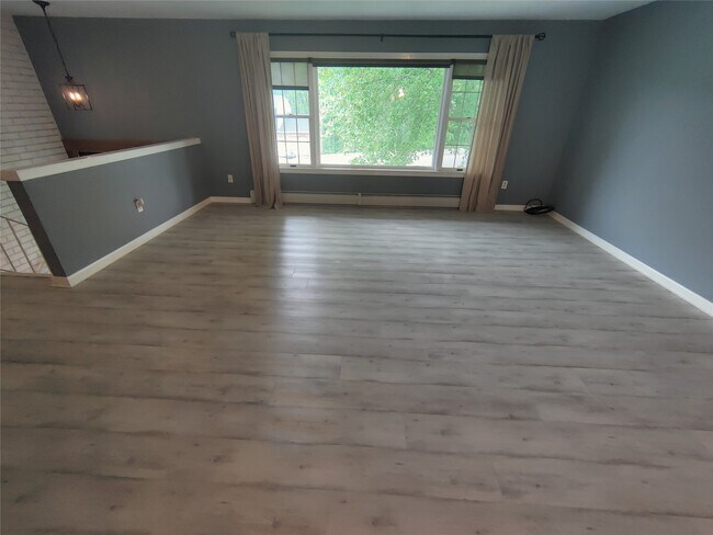 Building Photo - 4244 Emerson Pl