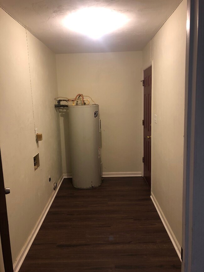 Building Photo - 515 Howard Ave