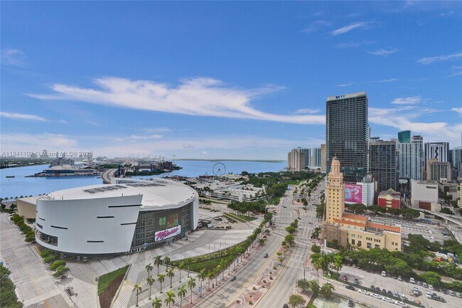 Primary Photo - 888 Biscayne Blvd