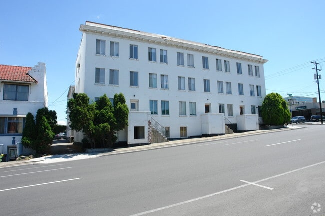 Building Photo - 425 S Washington St