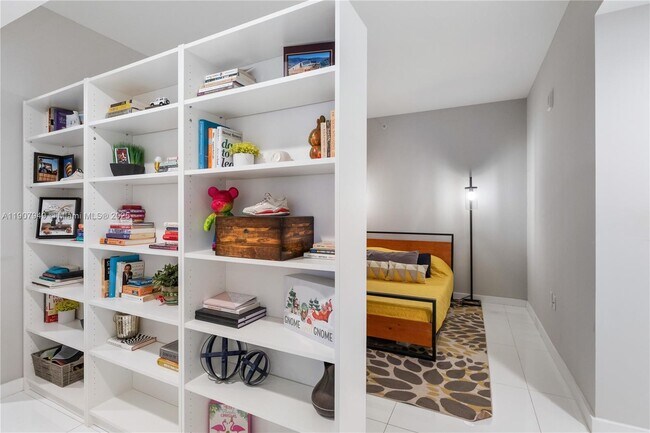 Building Photo - 1010 Brickell Ave