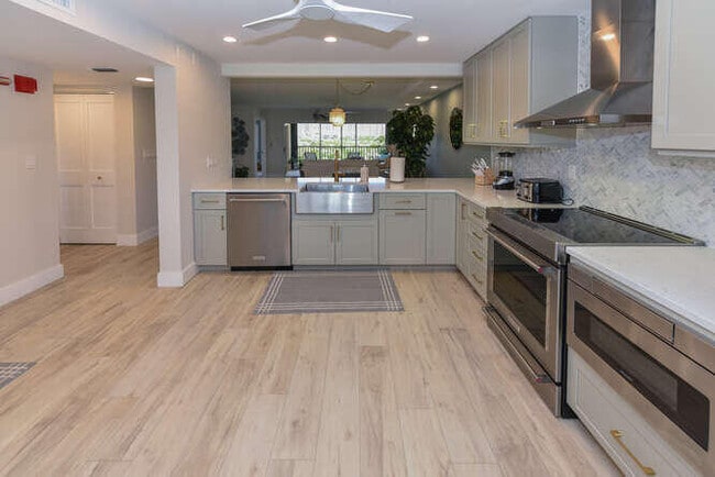 Building Photo - 275 Palm Ave