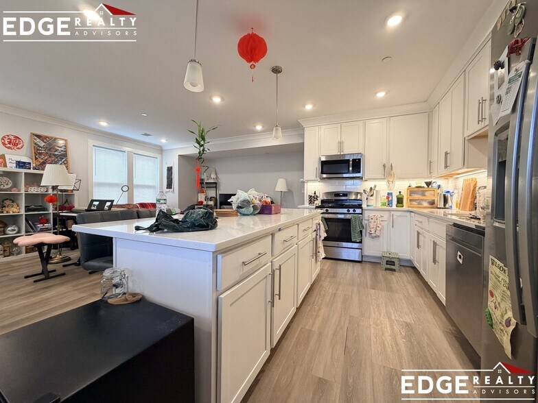 Building Photo - 68 North Beacon St