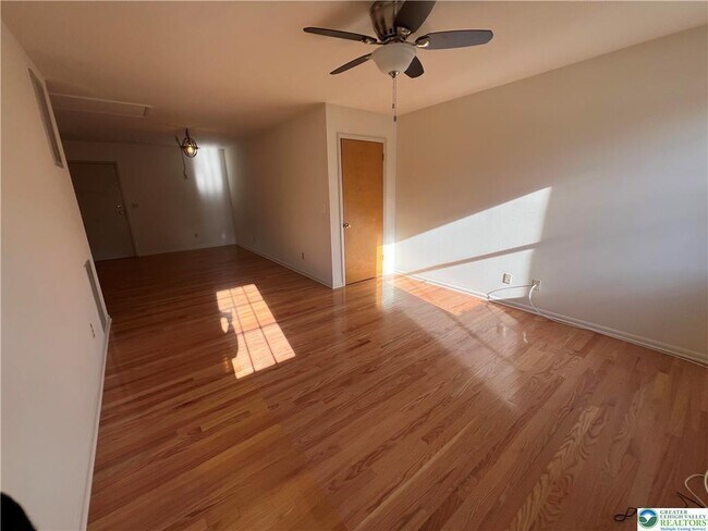 Building Photo - 2915 Schoenersville Rd