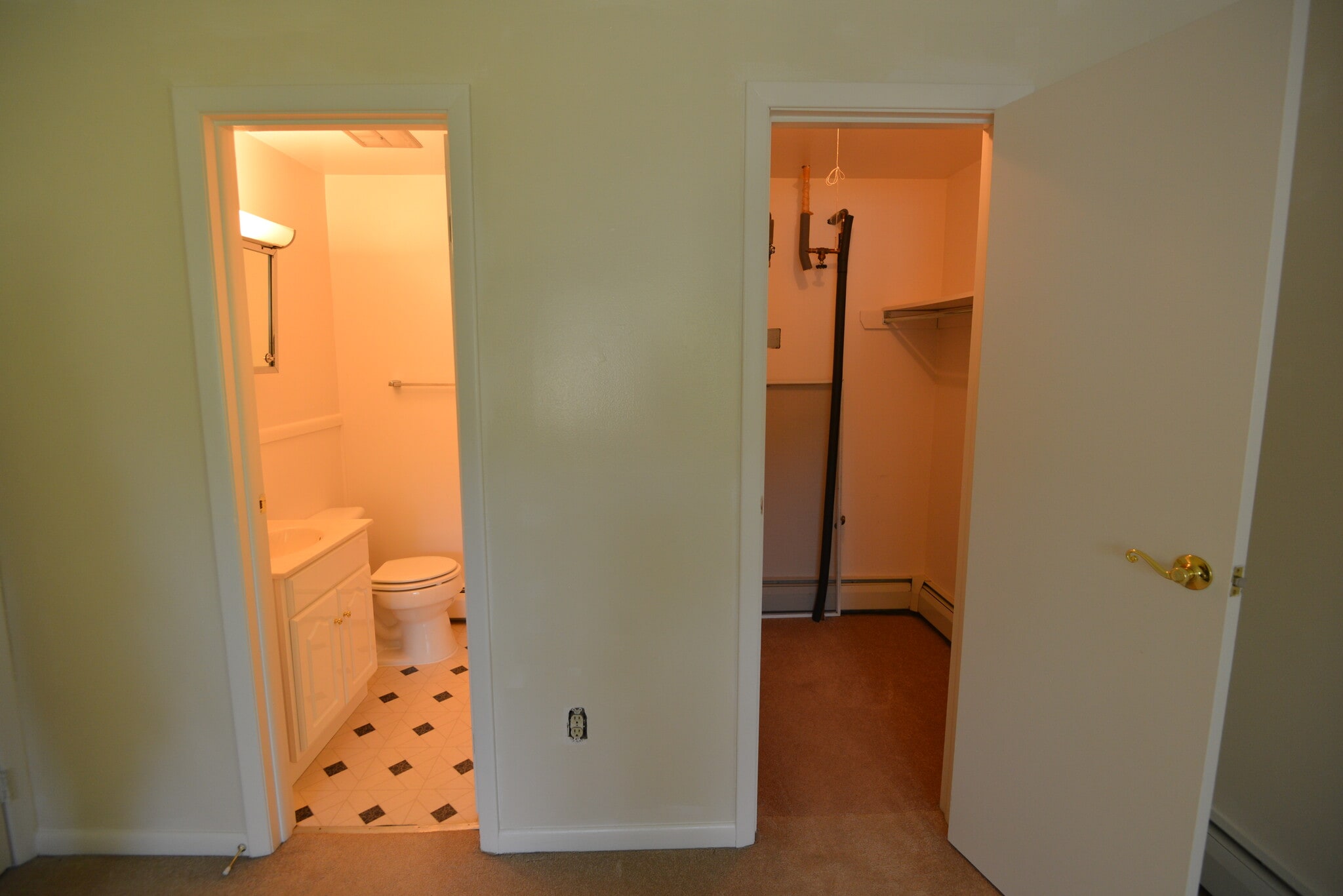 bath and walk in closet in master bedroom - 426 Winthrop Dr