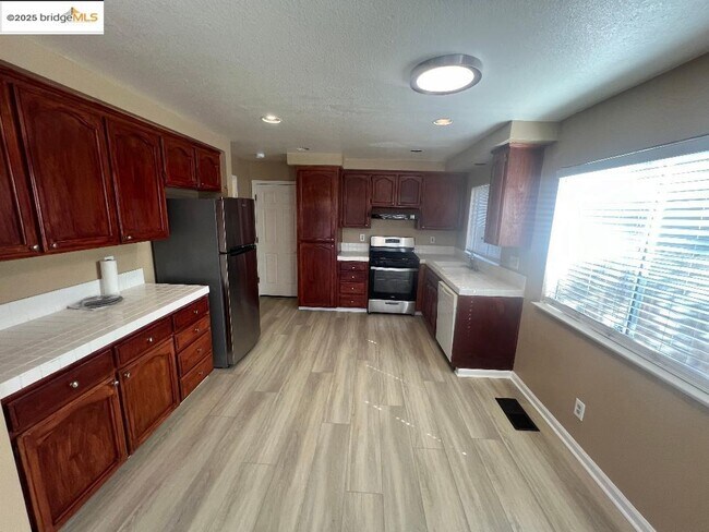 Building Photo - 5016 Perry Way