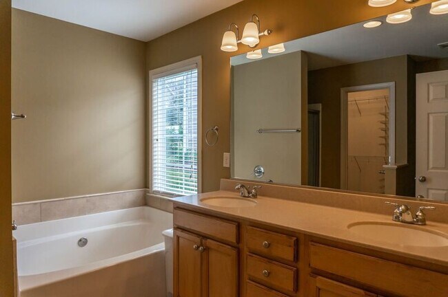 Building Photo - 40 Wayward Path