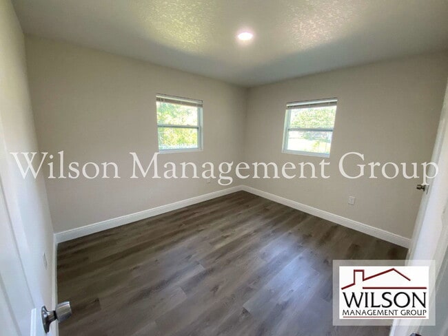 Building Photo - 1904 SW Rd