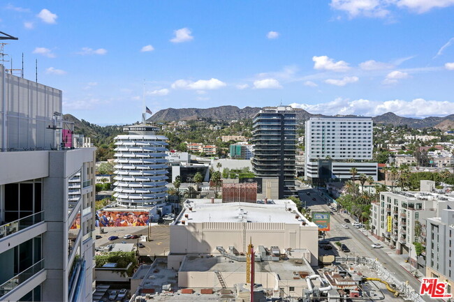 Building Photo - 6250 Hollywood Blvd