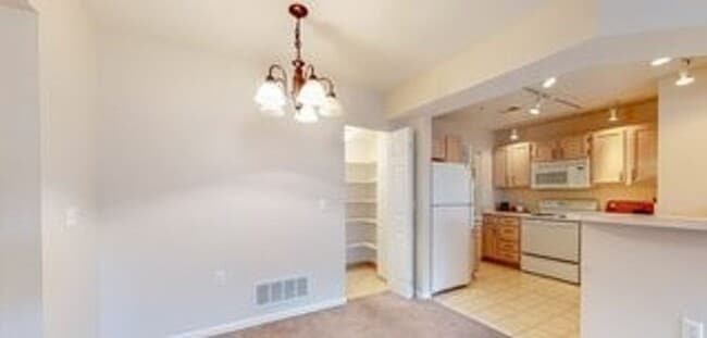Building Photo - Cozy Two Bed/Two Bath Condo in Convenient ...