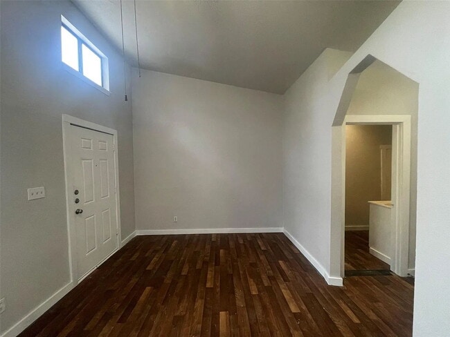 Building Photo - "Charming 1-Bed Gem in San Marcos: Cozy 700 sq ft Haven on West McCarty Lane!"