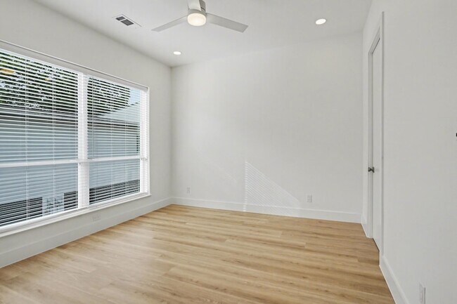 Building Photo - 2217 N Fitzhugh Ave