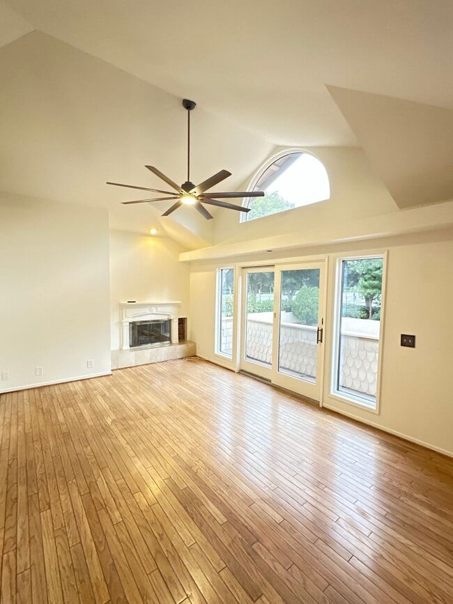 Building Photo - 3 Bedroom Irvine Home - Large Master Suite w/ Wood Floors - Beautiful!!!!!