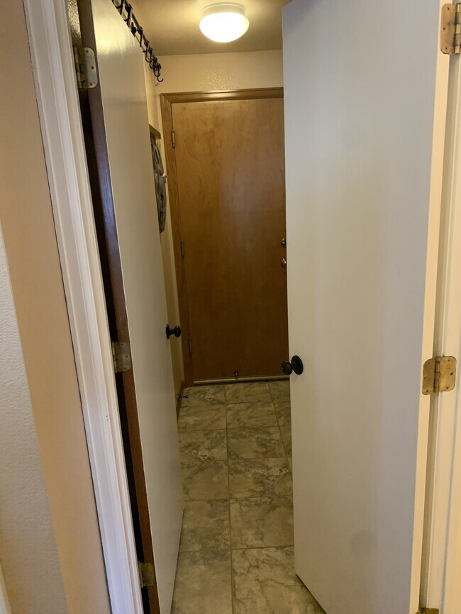 Building Photo - 11201 Glenmoor Ct