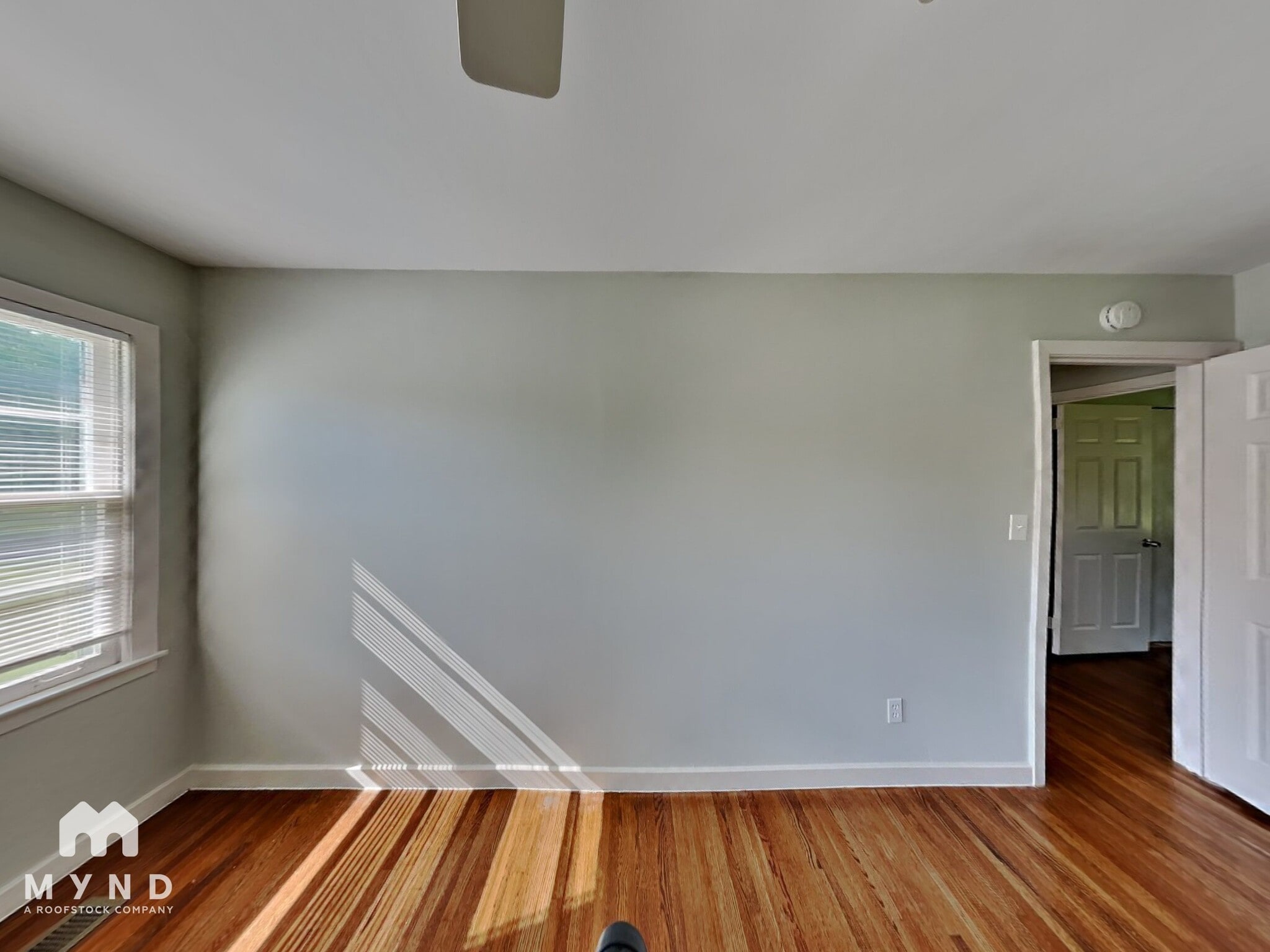 Building Photo - 877 Twin Lake Dr NE