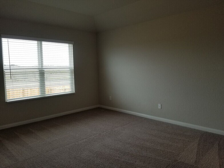 Building Photo - 210 Holland Pk