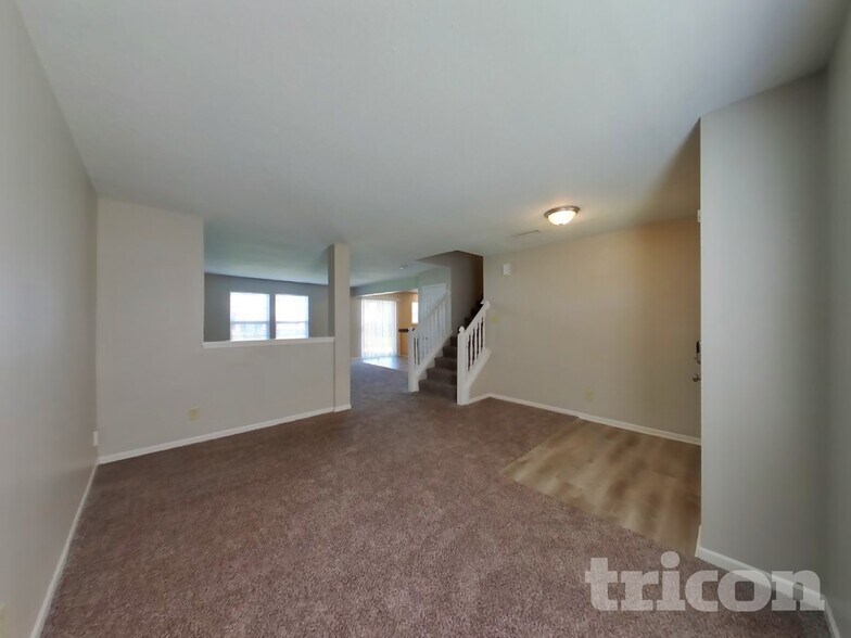 Building Photo - 712 Holly Rose Way