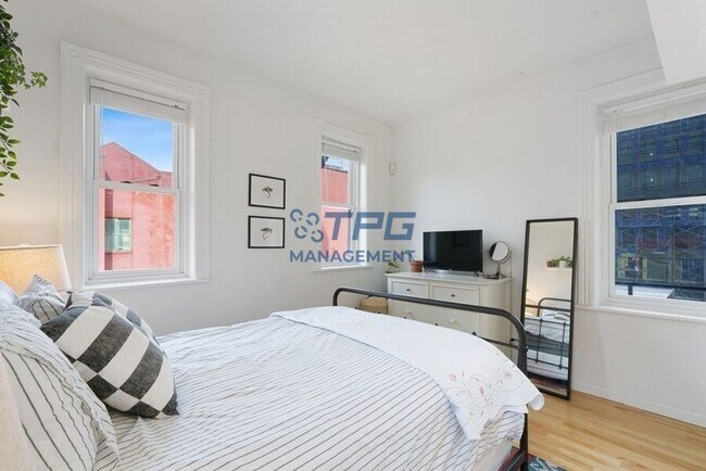 Building Photo - 234 9th St