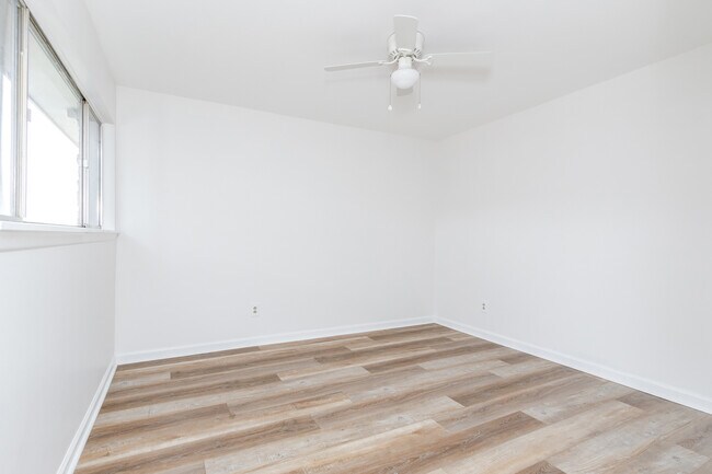 Building Photo - 346 Carpenter Dr NE