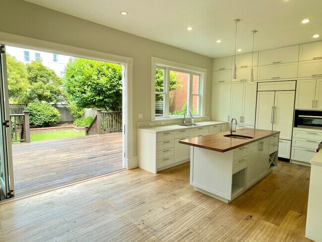 Building Photo - 5BR/3.5BA Elegant Presidio Heights Home! Flat Yard! 2 Car Garage! Laundry! PROGRESSIVE