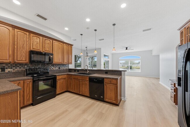 Building Photo - 13844 Fish Eagle Dr W