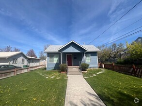 Building Photo - 3 Bedroom, 2 Bathroom Home - Located near ...