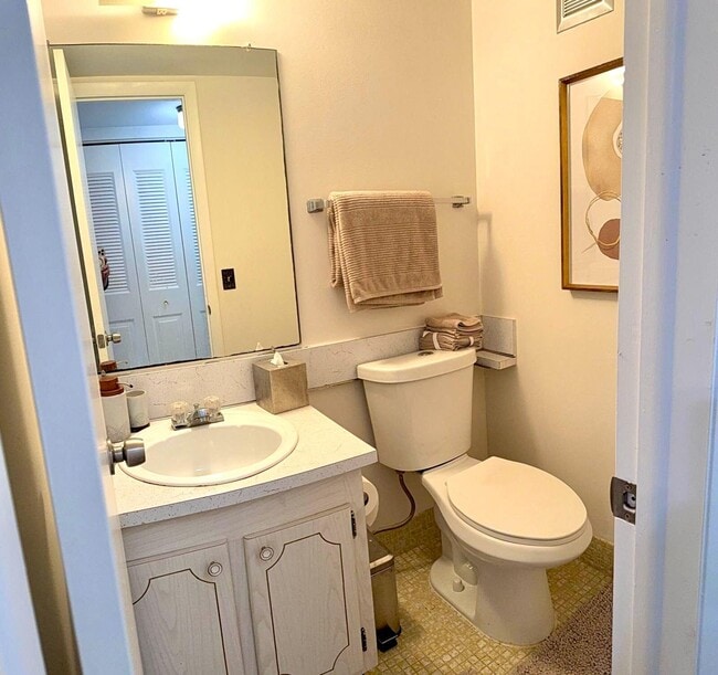 Building Photo - 63 Windsor C