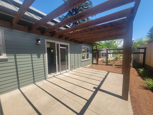 Building Photo - 395 S Mountain Ave