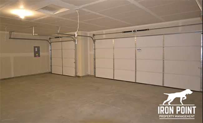 Building Photo - 3bed/2bath w/bonus room, 3 car garage, spl...