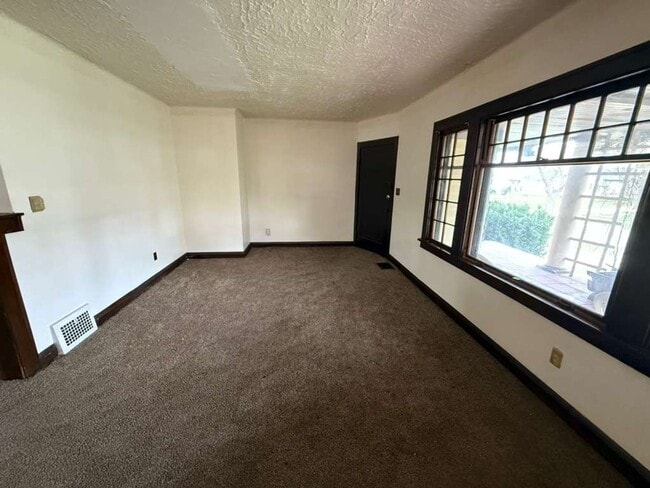 Building Photo - 17926 E Park Dr