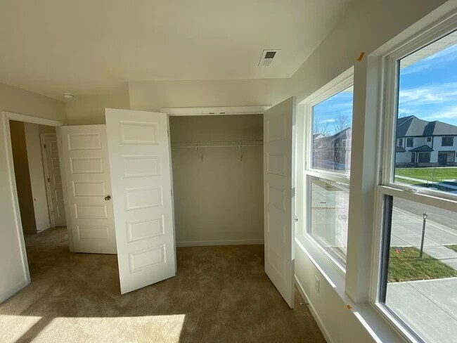 Building Photo - 12867 Deep Well Rd