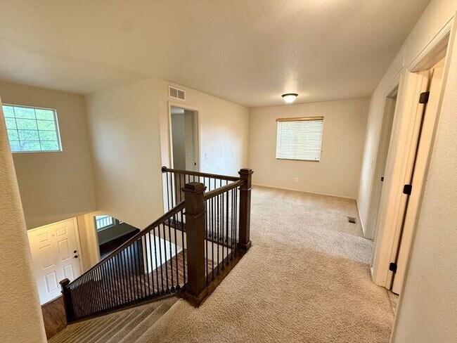 Building Photo - Stunning 4 bedroom/ 2.5 bath home with 2 car Attached Garage in Fort Collins, Colorado