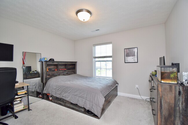 Building Photo - 7164 Glenvalley Dr