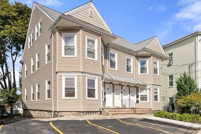 Building Photo - 798 Mt Auburn St