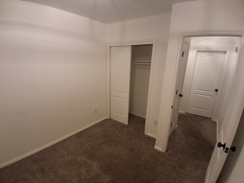 Building Photo - 5600 3100 S