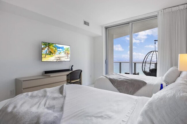 Building Photo - 4011 S Ocean Dr