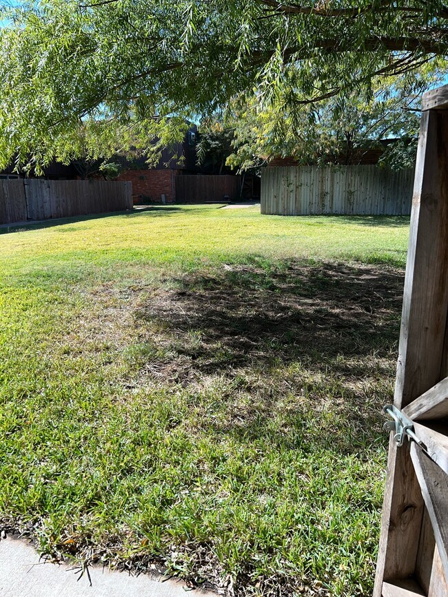 Building Photo - 3000 W Illinois Ave