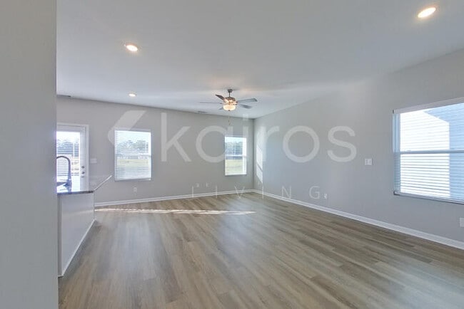 Building Photo - 888 Silent Barge Cv