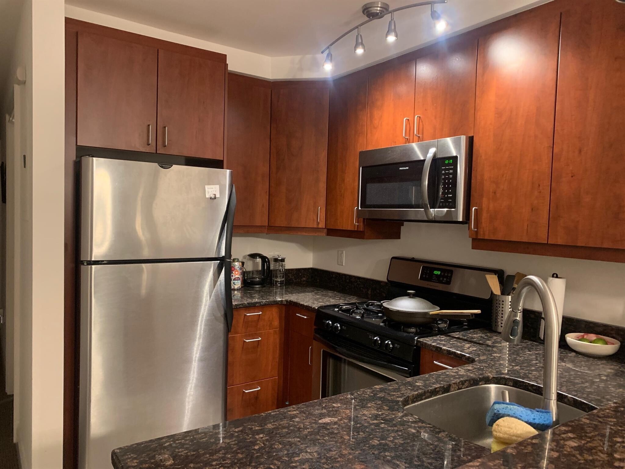 Building Photo - 157 Auburn St