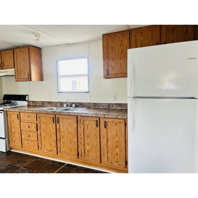 Building Photo - 301 Reid Ct