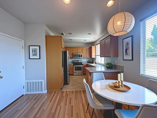 Building Photo - Nestled in a Quiet  Peaceful Valencia Community is ...