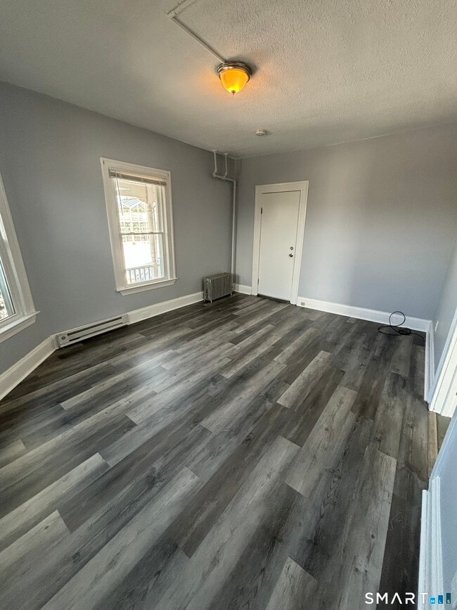 Building Photo - 409 Main St