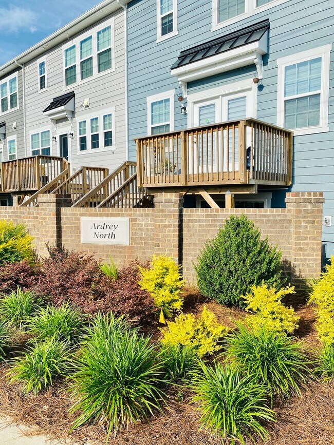 Primary Photo - 3BR/3.5 Bath Townhouse in Ballantyne